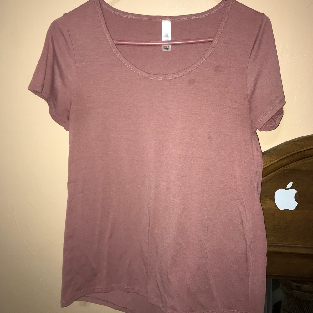 a pink t shirt